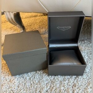 Bracelet gift box and jewelry box with pillow gray